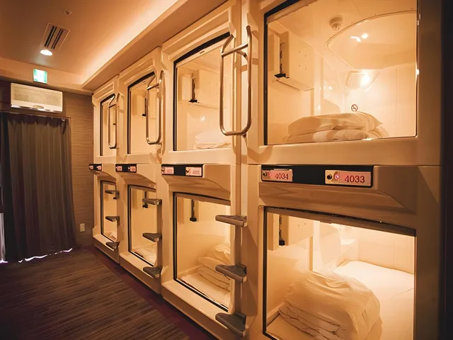 غرفة ثلاثية بحمام مشترك، Capsule inn Osaka - Caters to Men 1/1