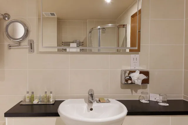 غرفة كلاسيكية بسريرين منفصلين، Cambridge Belfry Hotel & Spa 8/8