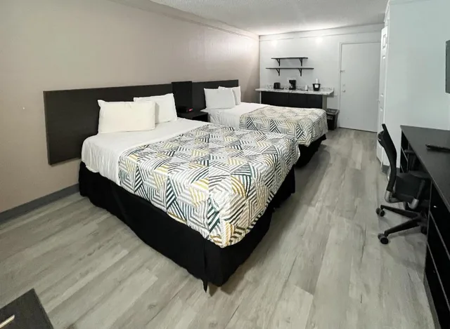 2 Full Beds - Mobil Access Tub Nsmk Kitchen, Studio6 Lafayette, LA - I-10 & I-49 N 3/8
