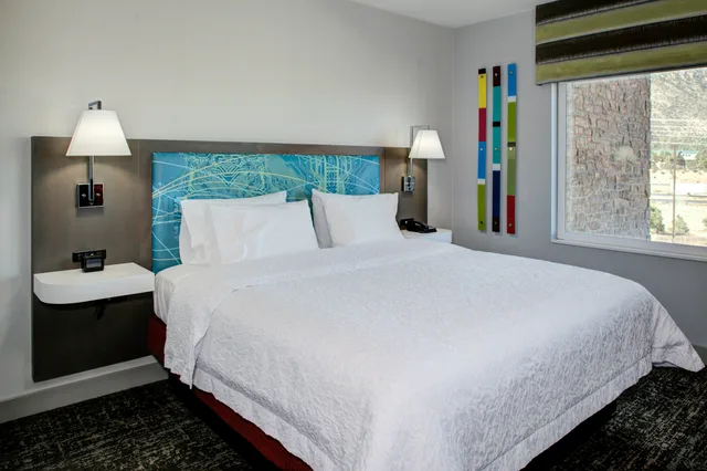 غرفة بسرير كينج، Hampton Inn Suites Flagstaff East Az 1/1