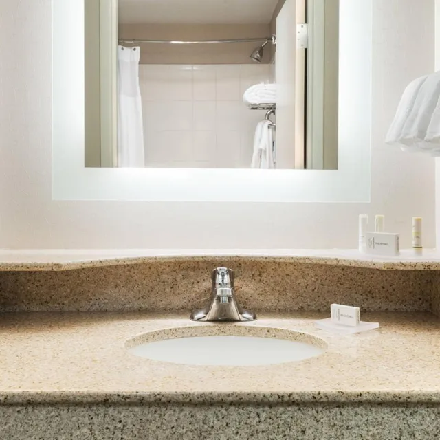 جناح بسرير كينج مع سرير سحّاب إضافي مع أريكة، Springhill Suites Cleveland Solon 2/5