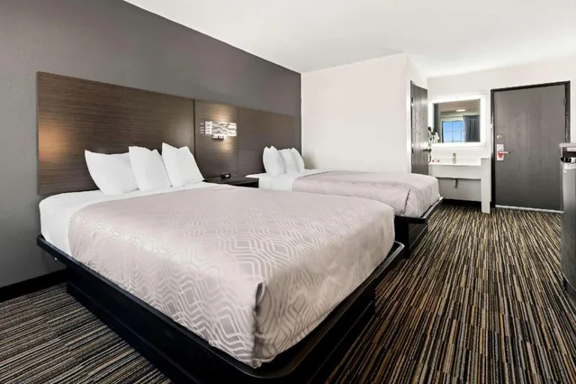 غرفة بسريرين كوين، Econo Lodge Dumas 3/7