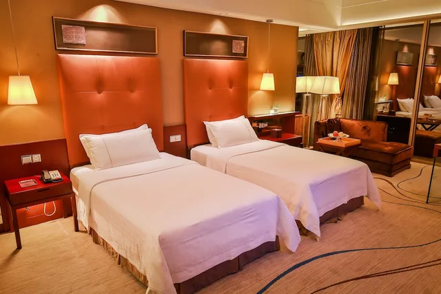 غرفة ديلوكس بسريرين منفصلين بإطلالة على الجبل بشرفة، Royal Garden Hotel 2/6
