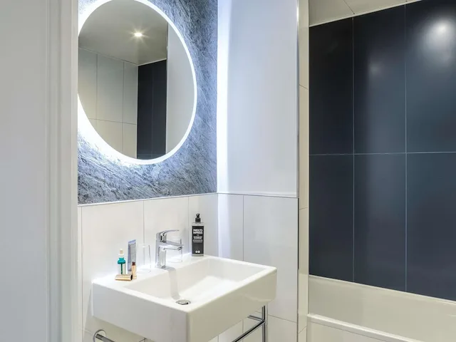 Connecting, Suite, Double and Twin Beds, ibis Styles Paris Mairie de Montreuil 6/9