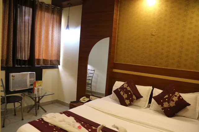 غرفة اقتصادية بسرير كوين، Hotel Shivam International 2/2