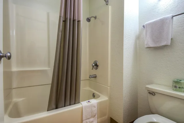 غرفة ديلوكس بسريرين كوين، Motel6 Rowland Heights, CA - Los Angeles - Pomona 3/4