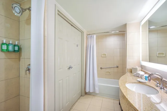 1 Bedroom, Astor, Tower, Suite, 2 Queen Beds، Astor Crowne Plaza New Orleans French Quarter, An Ihg Hotel 10/13