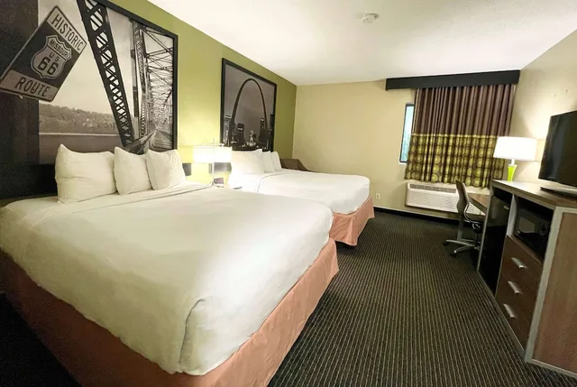 غرفة قياسية بسريرين كوين، Super 8 By Wyndham St Charles 3/7