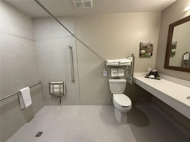 غرفة بسريرين كوين لذوي الإعاقة، Best Western Plus Neepawa Hotel 2/2
