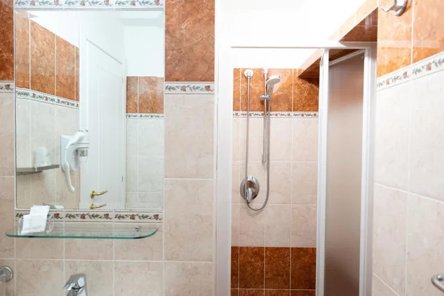 Room, Triple, 1 Queen and 1 Single Bed, Hotel Romantica 6/7