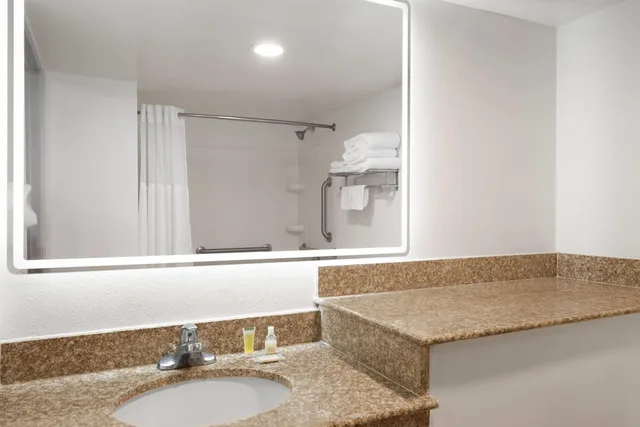 غرفة بسريرين مزدوجين لذوي الإعاقة، Days Hotel by Wyndham Williamsburg I-64 6/10