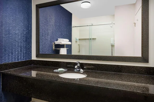 غرفة بسريرين كوين بحوض استحمام لذوي الإعاقة، Fairfield Inn By Marriott Philadelphia Airport 6/10