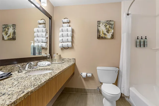 غرفة قياسية بسرير كينج بإطلالة على الجبل مع أريكة، Best Western Vista Inn 7/9