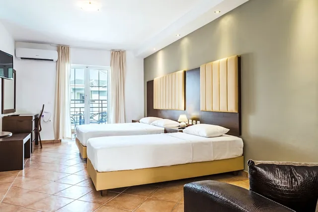 Family, 1 Double and 1 Single Bed, Land View، White Olive Premium Laganas 6/8