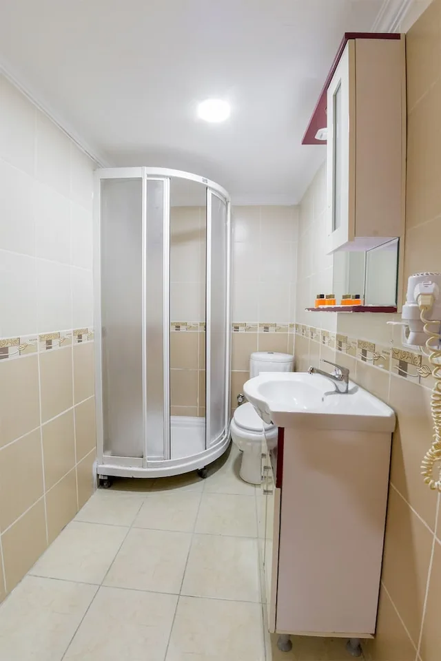 غرفة عائلية بسرير مزدوج وسريرين منفصلين، Meddusa Hotel 2/2