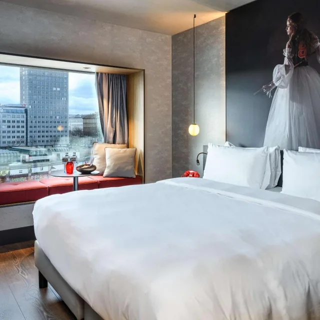 غرفة قياسية بسرير فردي بإطلالة على النهر، Radisson RED Vienna 2/3