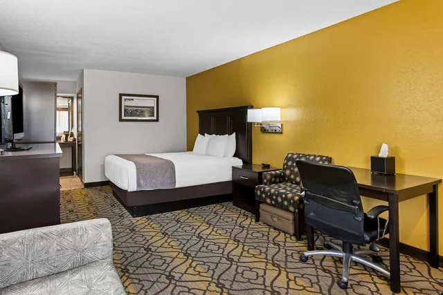 غرفة بسرير كوين لذوي الإعاقة، Best Western Of Harbor Springs 2/3
