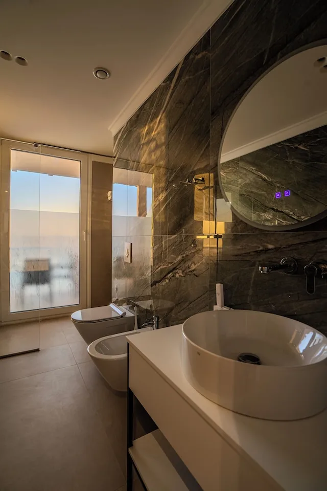 جناح فاخر بسرير كوين، Majestic Hotel 7/9