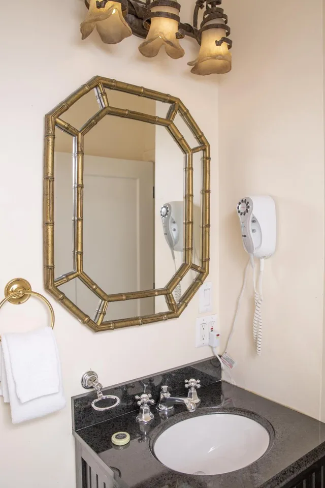 Junior Suite, King Bed, The Washington Square Inn 9/10