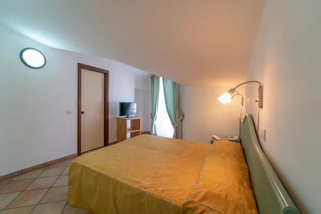 Junior Suite, Triple, Double and Twin Beds, Hotel Ristorante Il Ceppo 3/5
