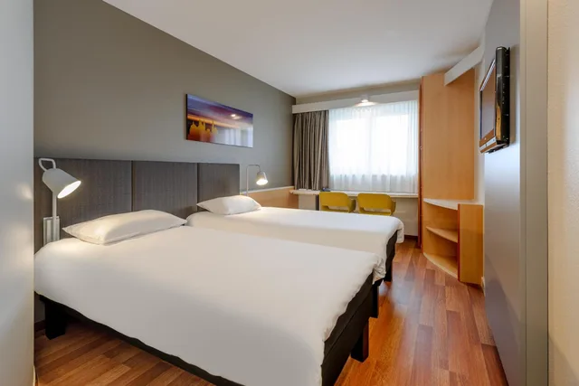 غرفة بسريرين منفصلين، Ibis Wuerzburg City 3/10