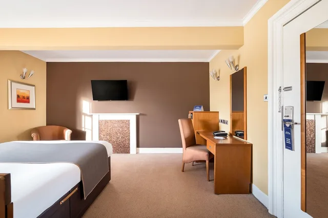 غرفة ثلاثية بسرير مزدوج وسرير فردي، Royal Station Hotel 5/7