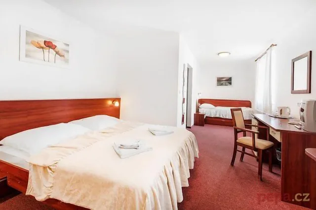غرفة ثلاثية بسرير كوين وسرير فردي، Hotel Marie Luisa 2/2