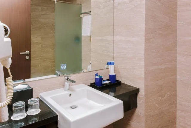 غرفة بريميير ديلوكس بسرير كينج، Aston Gorontalo Hotel & Convention Center 6/6