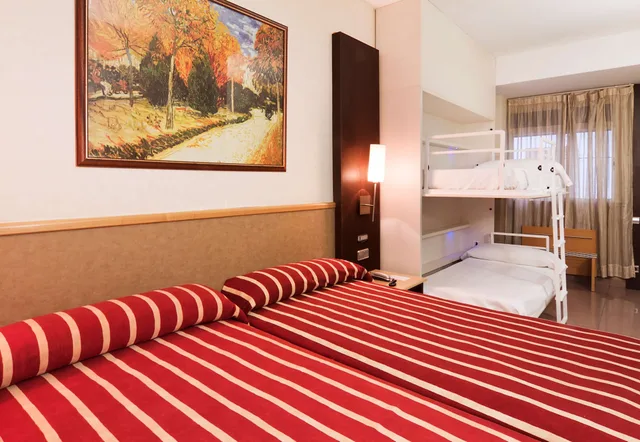 Family, Double and Twin Beds, Catalonia Hispalis 4/7
