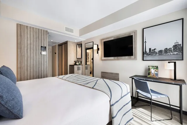 غرفة ديلوكس بسرير كينج، Riu Plaza Toronto 3/6