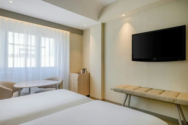 غرفة قياسية بسريرين منفصلين، AC Hotel Carlton Madrid by Marriott 2/10