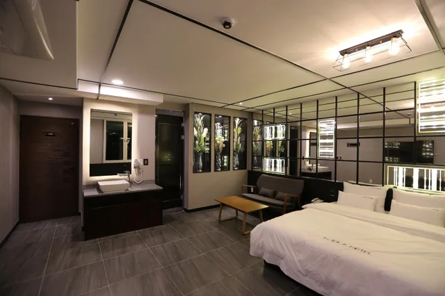 vip، Le IDEA HOTEL 1/2