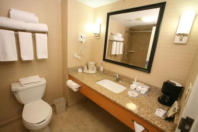 جناح بسرير كينج مع أريكة، Holiday Inn Express Saltillo Zona Aeropuerto 2/2