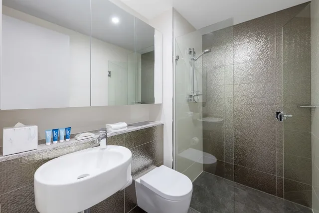 1 Bedroom, Sky, Suite, King Bed، Meriton Suites Church Street Parramatta 3/4