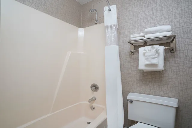 غرفة بسرير كوين لذوي الإعاقة، Days Hotel By Wyndham University Ave Se 9/10