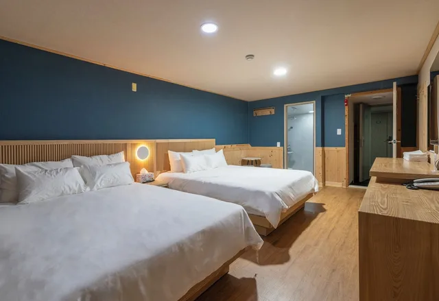 غرفة رباعية بسريرين كوين، New Jeju Hotel 6/9