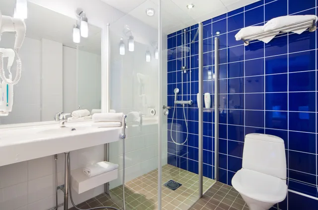 غرفة قياسية بسريرين منفصلين مع أريكة، Holiday Inn Tampere Central Station 5/5