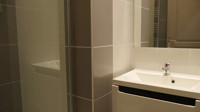 جناح متصل بسرير مزدوج وسريرين منفصلين، Hotel Savary 3/3