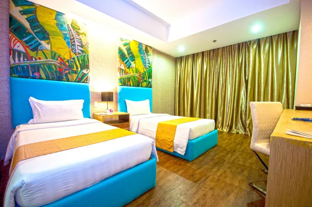 غرفة ديلوكس بسرير كوين وسرير فردي، Aziza Paradise Hotel 2/3