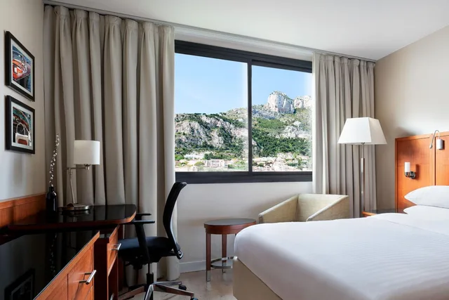 غرفة بسرير كينج بإطلالة على الجبل، Riviera Marriott Hotel La Porte de Monaco 4/8