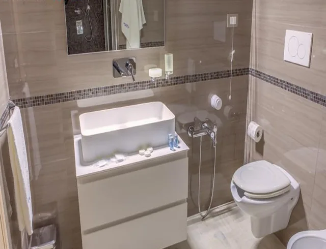 غرفة بسرير مزدوج بإطلالة على الحديقة بشرفة، B&B Estasi Sul Mare 3/3