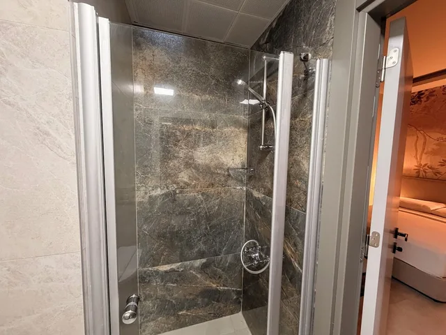 غرفة قياسية ثلاثية بسرير مزدوج وسرير فردي، Ida Hotel 7/7
