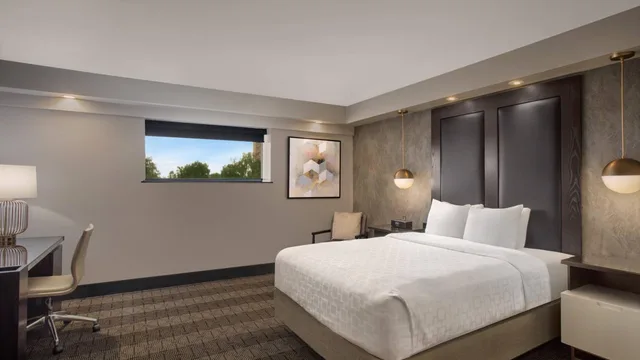 Preferred, Guest Room, King Bed, Hotel Duval Autograph Collection 5/10