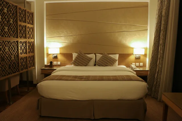غرفة سوبيريور بسرير كينج بإطلالة على المدينة بمطبخ، فندق جولدن توليب الدمام الكورنيش(Golden Tulip Dammam Corniche Hotel) 4/9