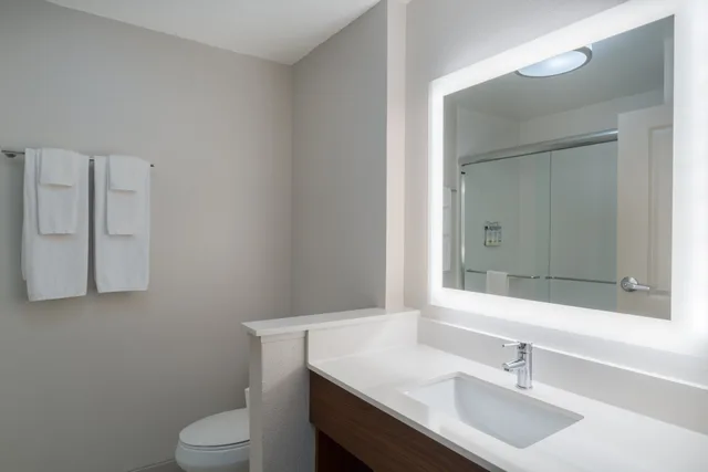 جناح بسرير كينج، Holiday Inn Express & Suites Lexington W - Versailles 4/4