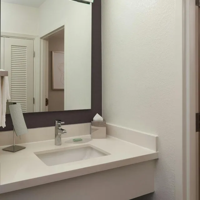 Renovated, Guest Room, King Bed, Accessible، Courtyard Fort Lauderdale Weston 3/6