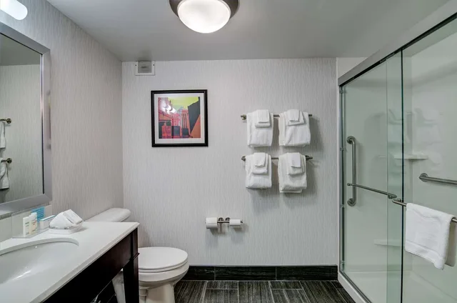 جناح بسريرين كوين مع أريكة، Hampton Inn Salem 6/7