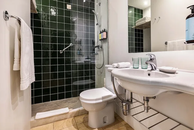 غرفة قياسية بسريرين منفصلين، The Magnolia Hotel 5/7