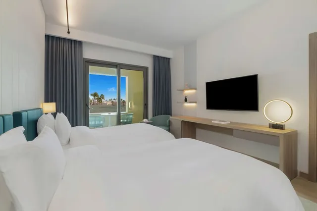 غرفة سوبيريور بسرير كينج، فندق ومنتجع مكارم النخيل(Rixos Obhur Jeddah Resort & Villas) 4/6