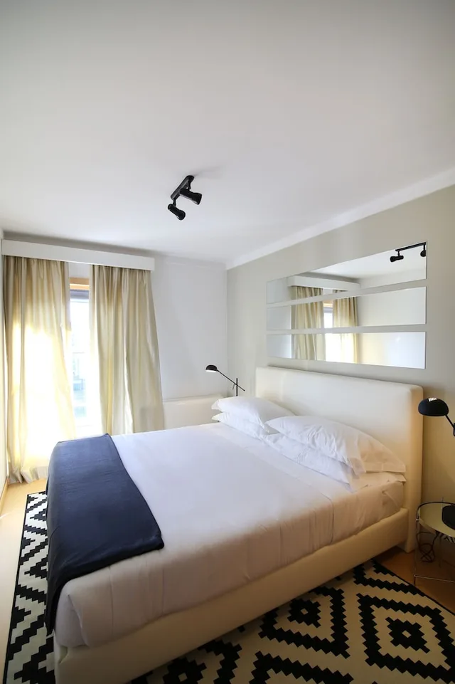 شقة بانورامية بسرير كينج بإطلالة على النهر بغرفة نوم واحدة بمطبخ، Panoramic Living 1/2